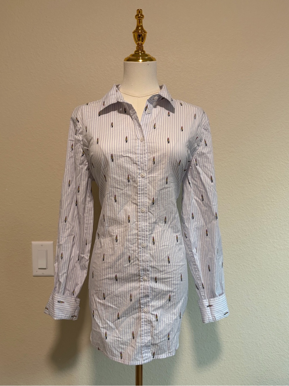 Banana Republic White Striped Button-Down with Small Motif